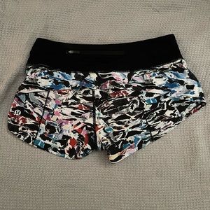 Lululemon size 2 speed up 2.5 inches